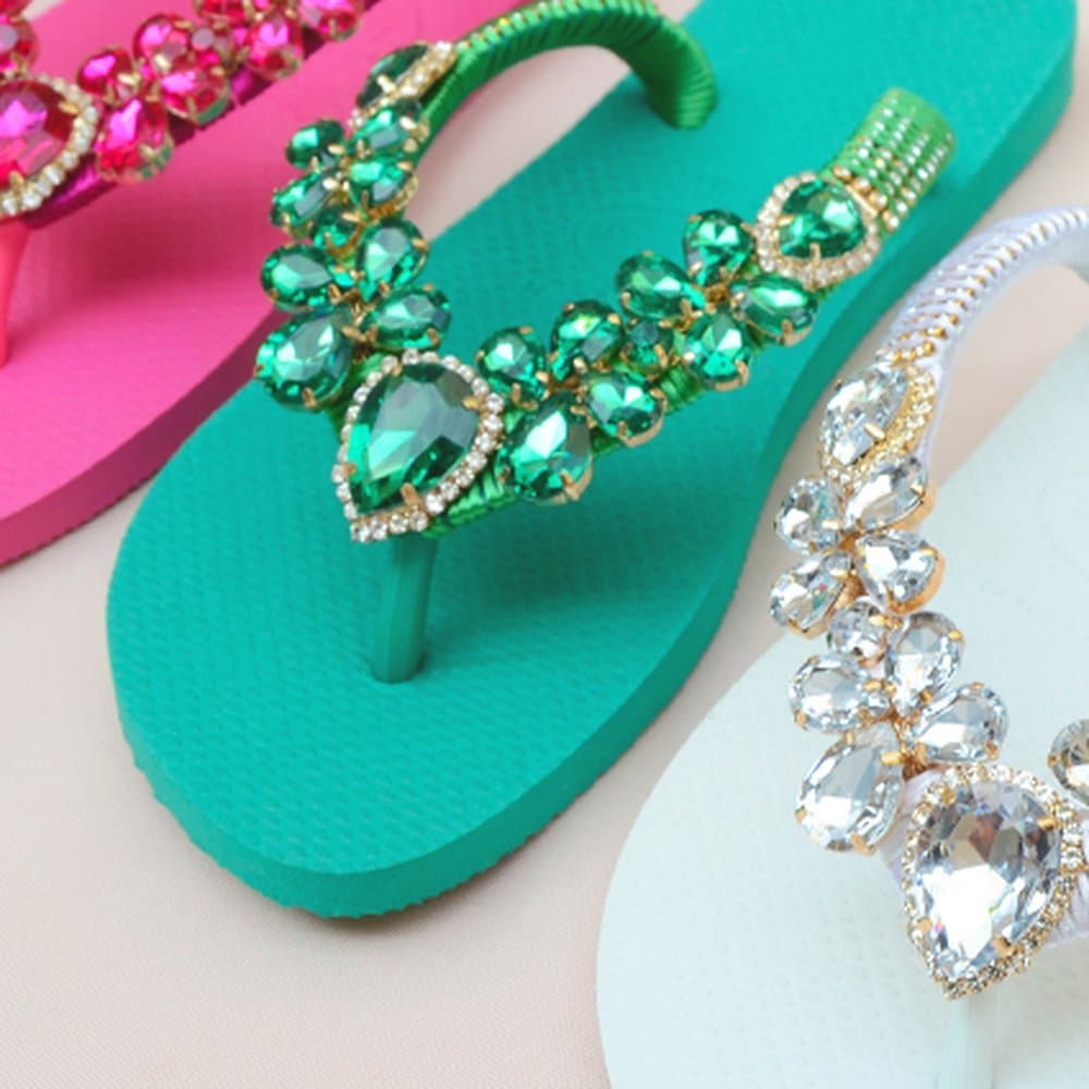 Cabedal Melissa em V com Pedrarias para Customização em Chinelos