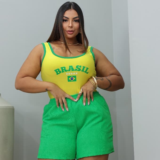 Shorts Veludo Cotelê Plus Size Feminino