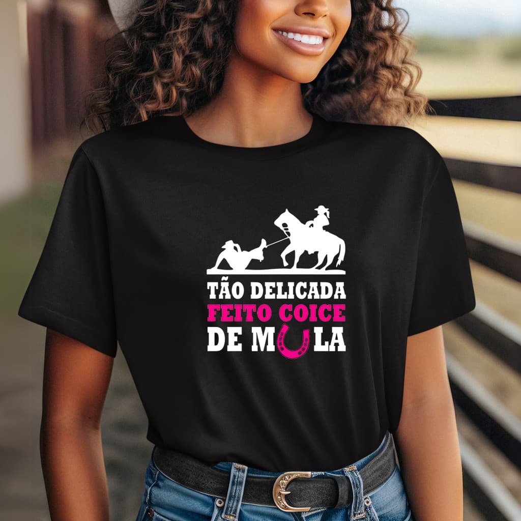 Camiseta Feminina Delicada Feito Coice Rodeio Boiadeira Algodão Rodeio Festa Do Peão Texas Country Cowgirl Bruta Agro