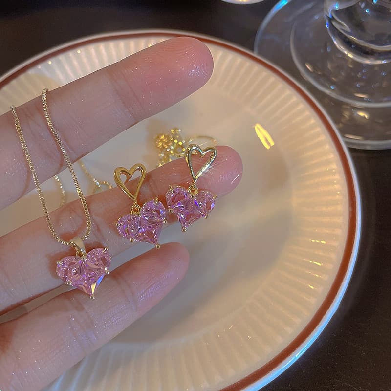 Conjunto 3 Peças Colar e Brincos Coração de Cristal Rosa Dourado