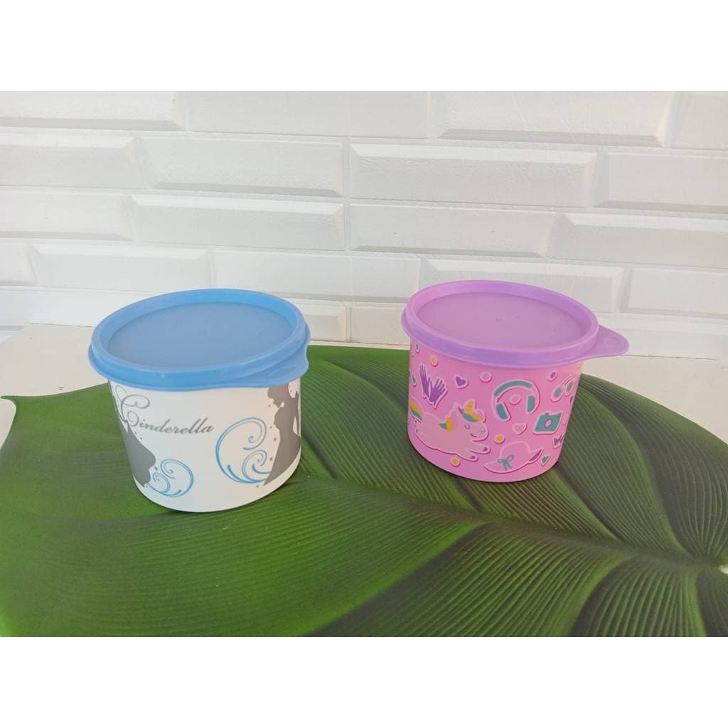 Tupper redondinha Cinderela e Unicórnio da Tupperware