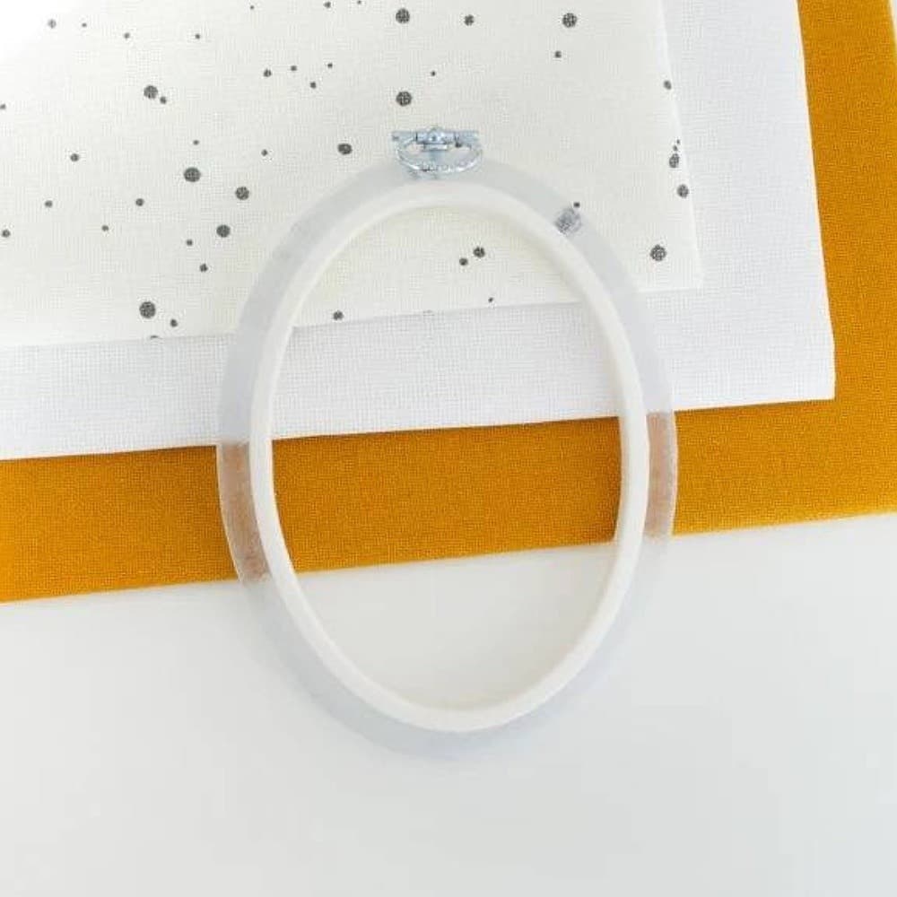 Bastidor Flexível para Bordado Oval Cristal - 15cm - Nurge