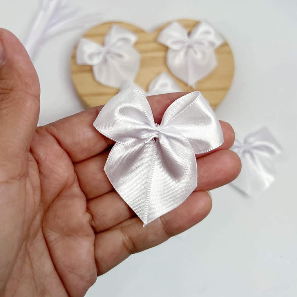 Laço Lacinho BRANCO em Cetim 20/40/100 UNIDADES - nº5 - 5 cm COM FITA PARA AMARRAR