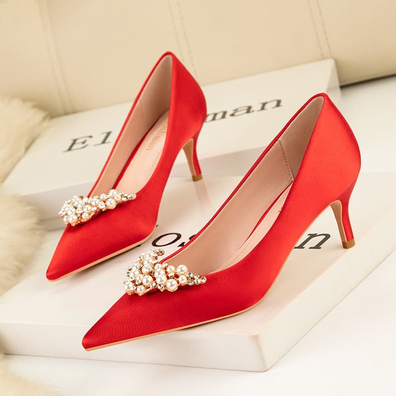 889-21 Sapatos Femininos de Cetim com Strass em Forma de Coroa, Salto Alto com Pérolas, Bico Fino, Estilo Europeu e Amer