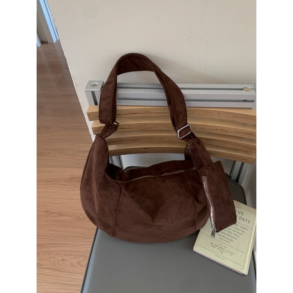 Camurça grande capacidade sacola 2025 novo estilo Casual leve saco do mensageiro feminino Retro All-Match bolsa de ombro
