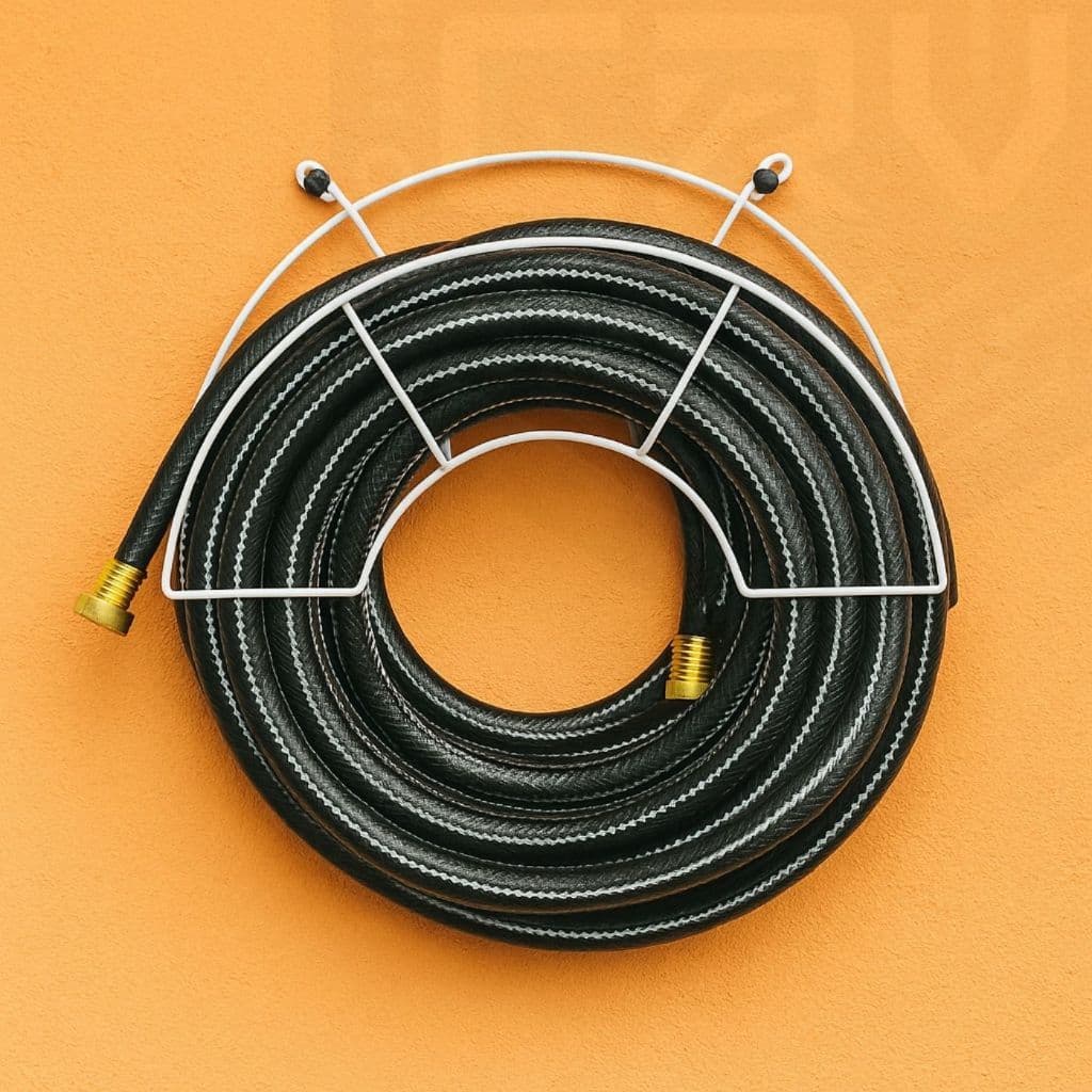 Suporte Enrolador de Mangueira Meia Lua Branco Reforçado | Fácil Instalação & Resistente