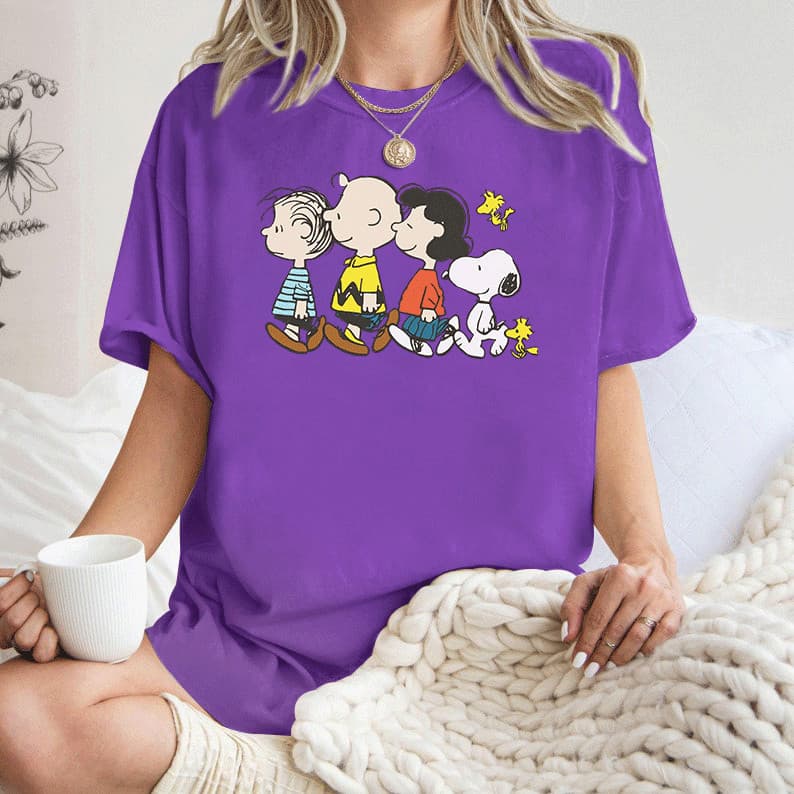 [Camiseta Premium Algodão Puro]LA Camiseta Feminina Adulto Curta Manga Peanuts Charlie Brown Snoopy Estampa Colorida