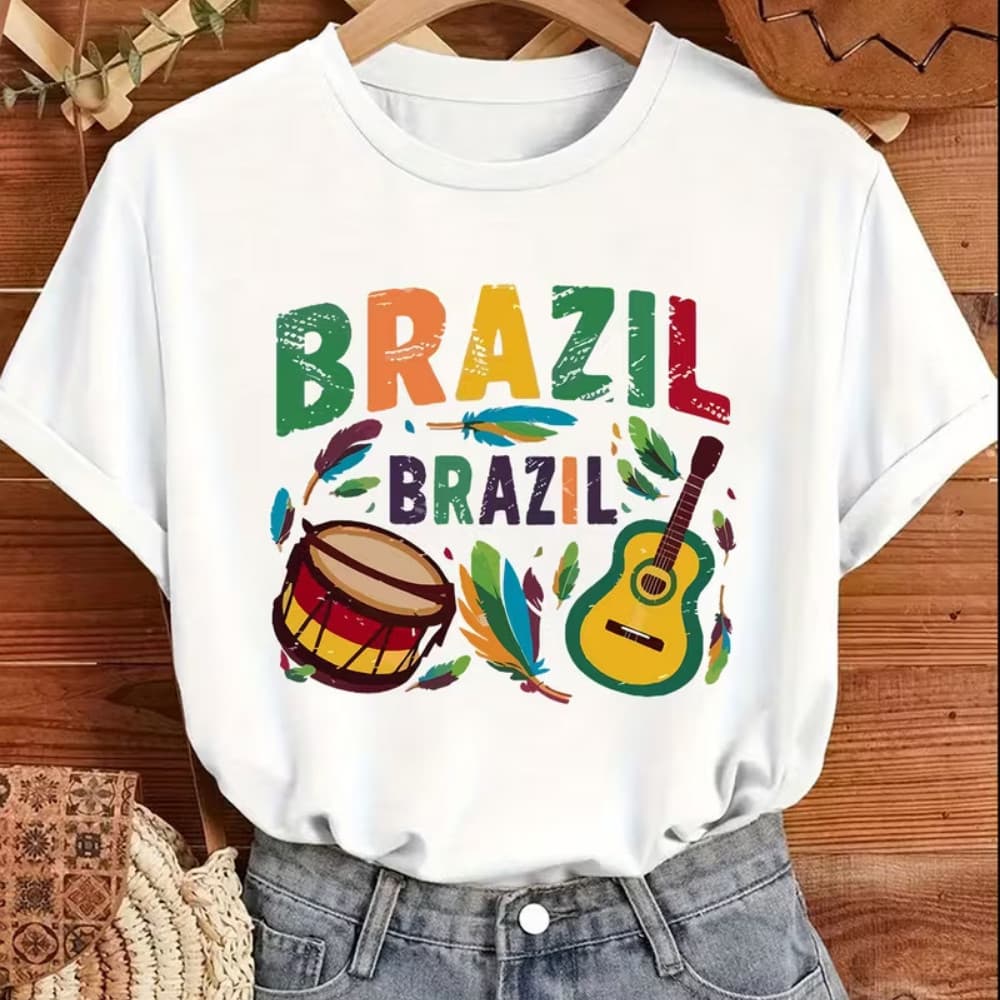 CAMISETA FEMININA SLIM 100% ALGODÃO BRASIL TROPICAL BRASILIDADE COPA 2026 FUTEBOL RIO DE JANEIRO 100% Algodao