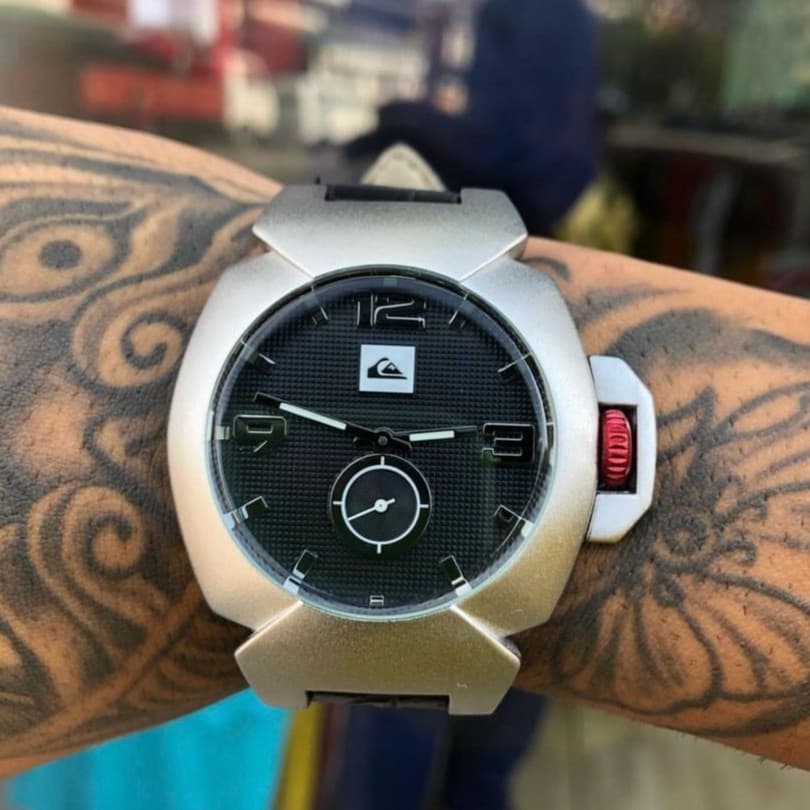 Relógio Quikisilver Pulseira De Couro + Caixa envio imediato