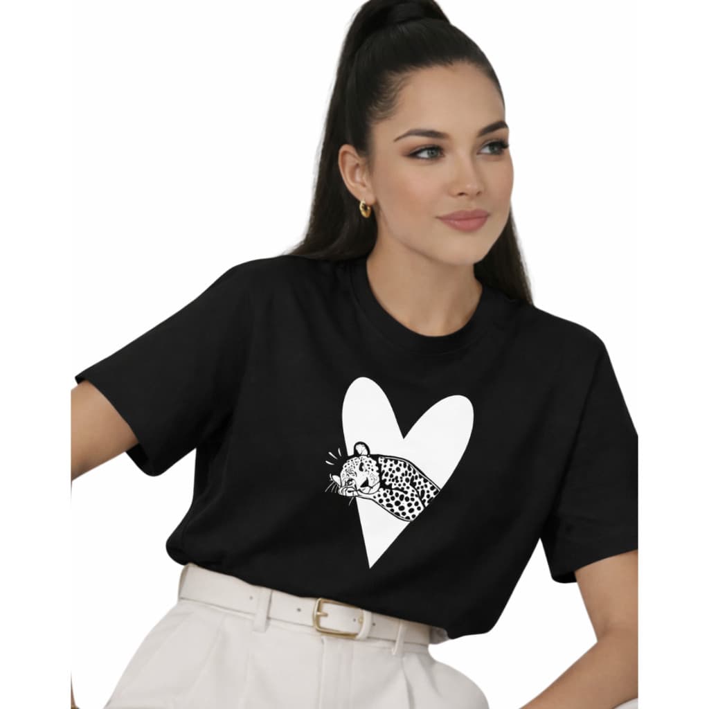 Camiseta Feminina Algodão Preta e Branca Estampada Coração Onça Blusa T-Shirt Básica Casual