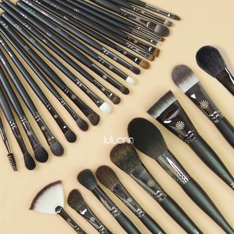 Pony Picasso 211 Pincel para lábios 726 Pincel para destaque 206a Pincel para sombra 224 Pincel para manchas 133 Pincel