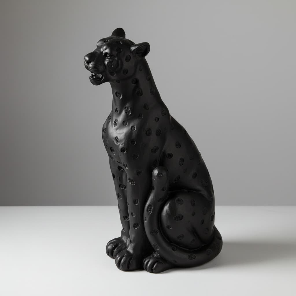 Leopardo em Resina Decorativo Preto 12x5cm