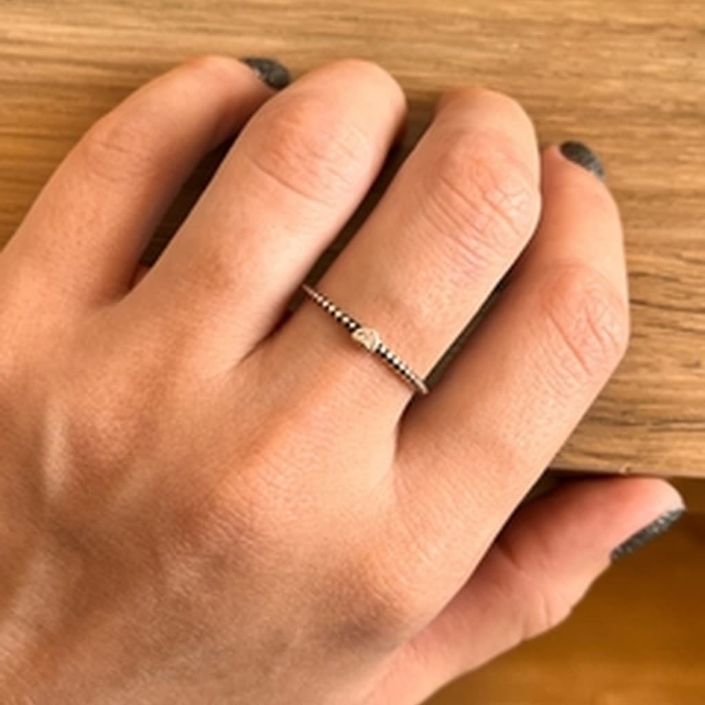 Anel bolinhas com micro coração de zircônia