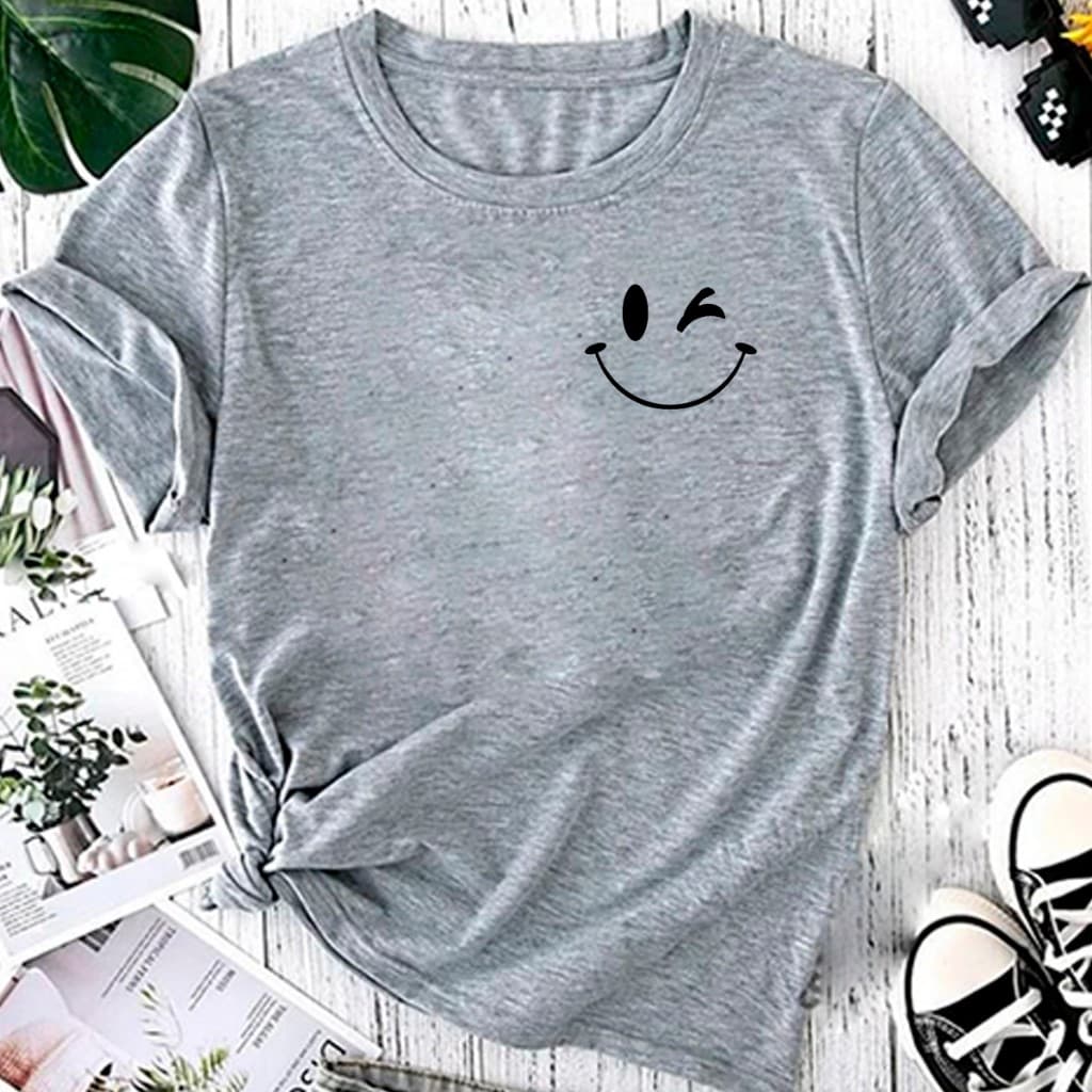 Camiseta Blusa Linda Emoji Fofo Piscadinha Smile Camiseta Feminina Camisa
