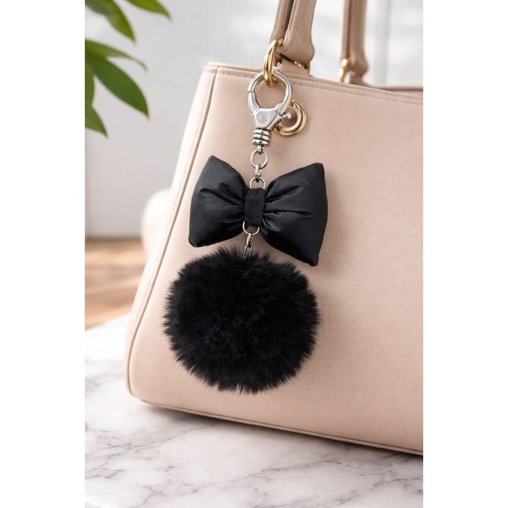 CHAVEIRO POMPOM CHARM DE PELÚCIA + LAÇO ( PRETO E CINZA )