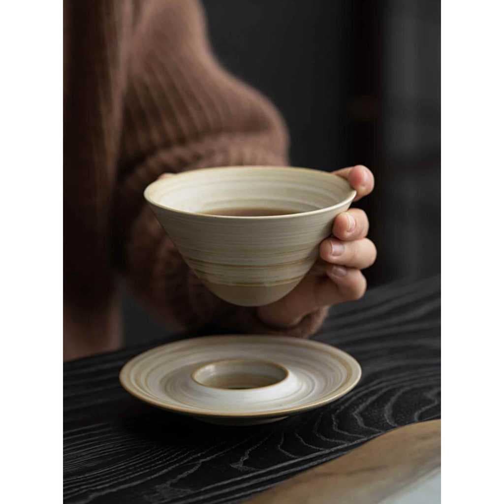 Xícara de café de cerâmica pires conjunto estilo silencioso copo Designer sentimento nicho puxar flor copo grés UFO caix