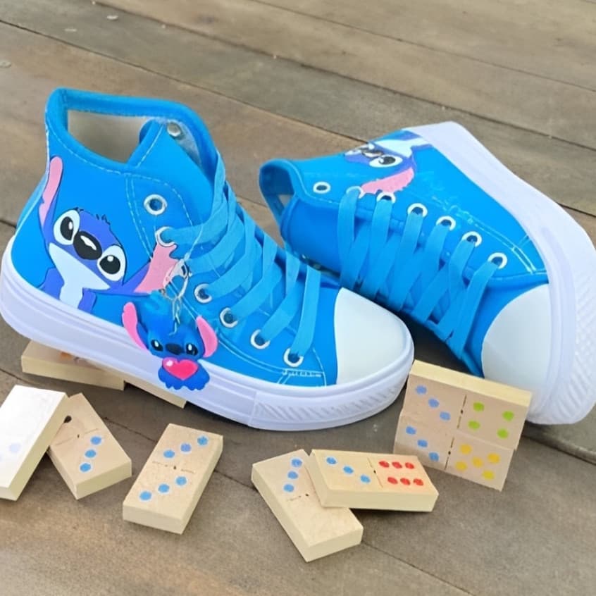 Tenis Star Bota Lilo Stitch Star Infantil Diversão Estampada Menino e menina preto e branco