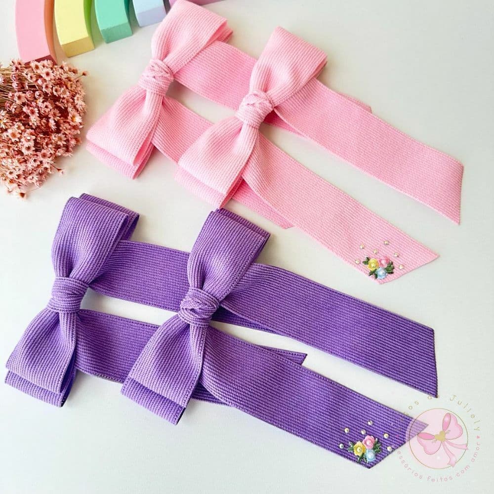 Laço de Veludo Cotele com Bordado Tamanho G 12cm com Bico de Pato 6cm Acessório Elegante Infantil e Feminino
