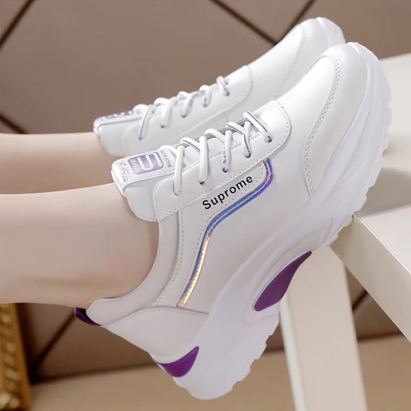 Pisando na merda tênis de superfície de couro feminino 2026 primavera novos sapatos brancos casuais venda quente resiste