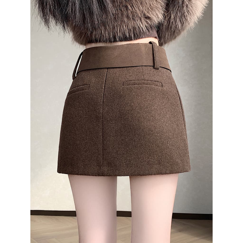 Outono inverno marrom lã envolto Hip saia feminina 2026 novo estilo Shorts saia uma falsa duas peças exterior usar botas