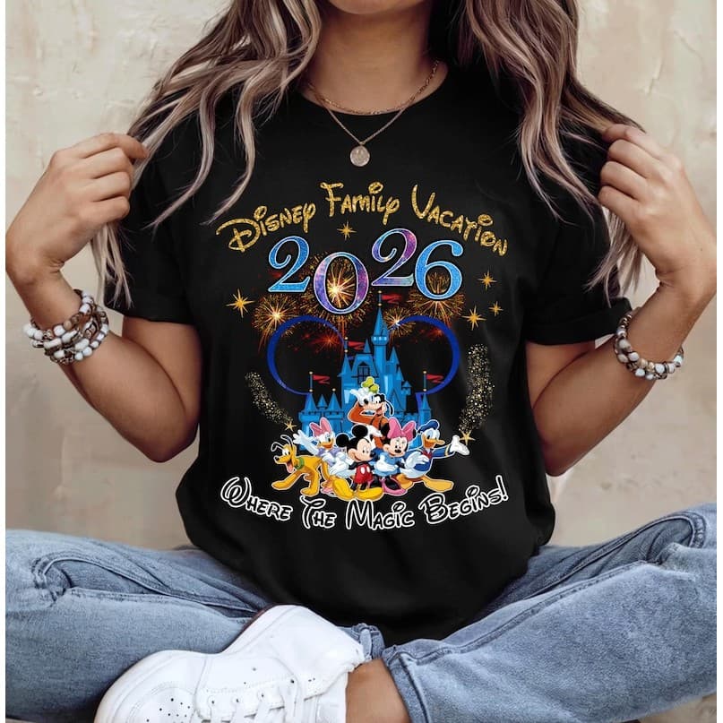 Camiseta Preta Unisex Oversized, Design Disney Family Vacation 2026, Estilo Familiar e Lúdico