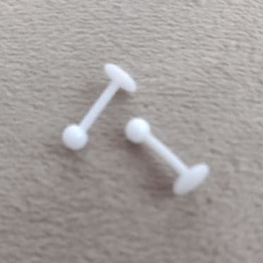 Piercing Labret Traguas Queixo Branco Silicone 8mm Kit com 2