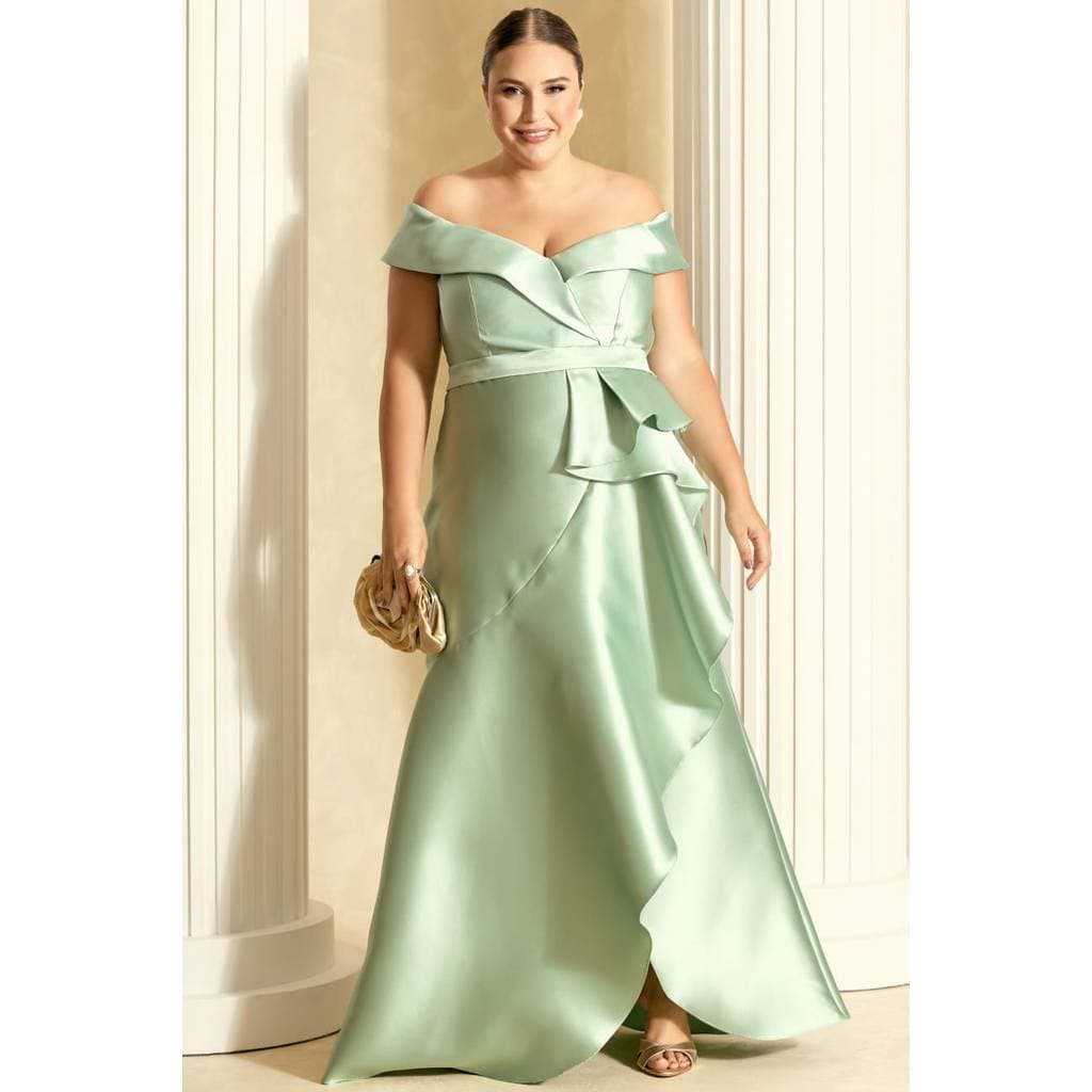 Vestido Plus size Com cascata zibeline