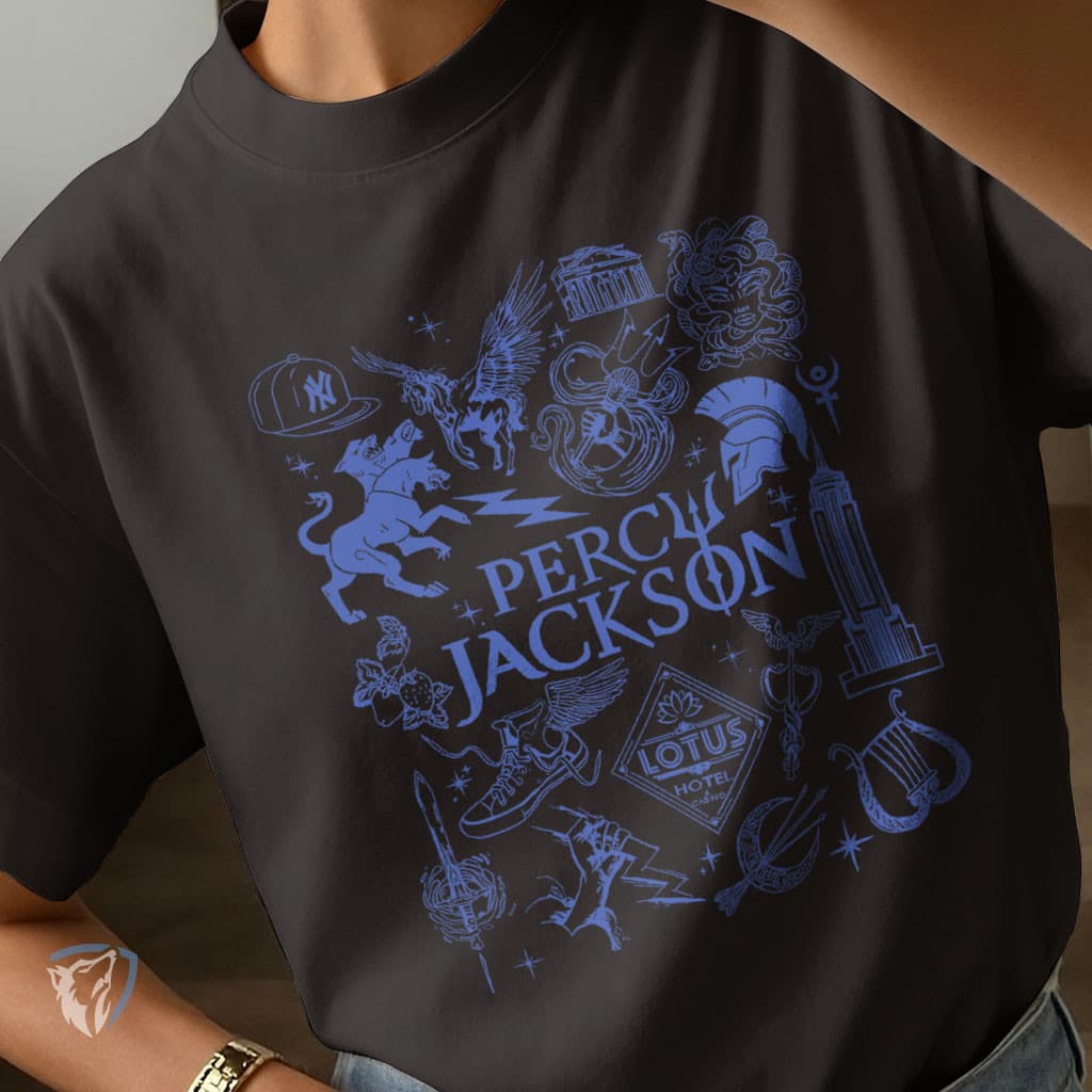 Camiseta Da Moda 2026 Novo T-Shirt Percy Jackson Ícones Mitológicos | Visual Suave E Atemporal