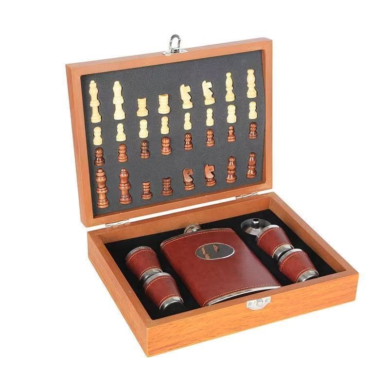 Jogo Xadrez Tabuleiro Maleta Madeira Cantil Uísque 4 Copos Premium 24x24cm