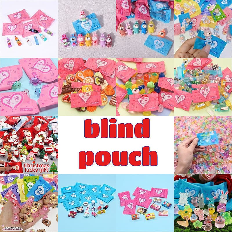 100 peças de diversos estilos de mini decorações surpresa em sacos, alimentos e brinquedos, designs de resina de desenho