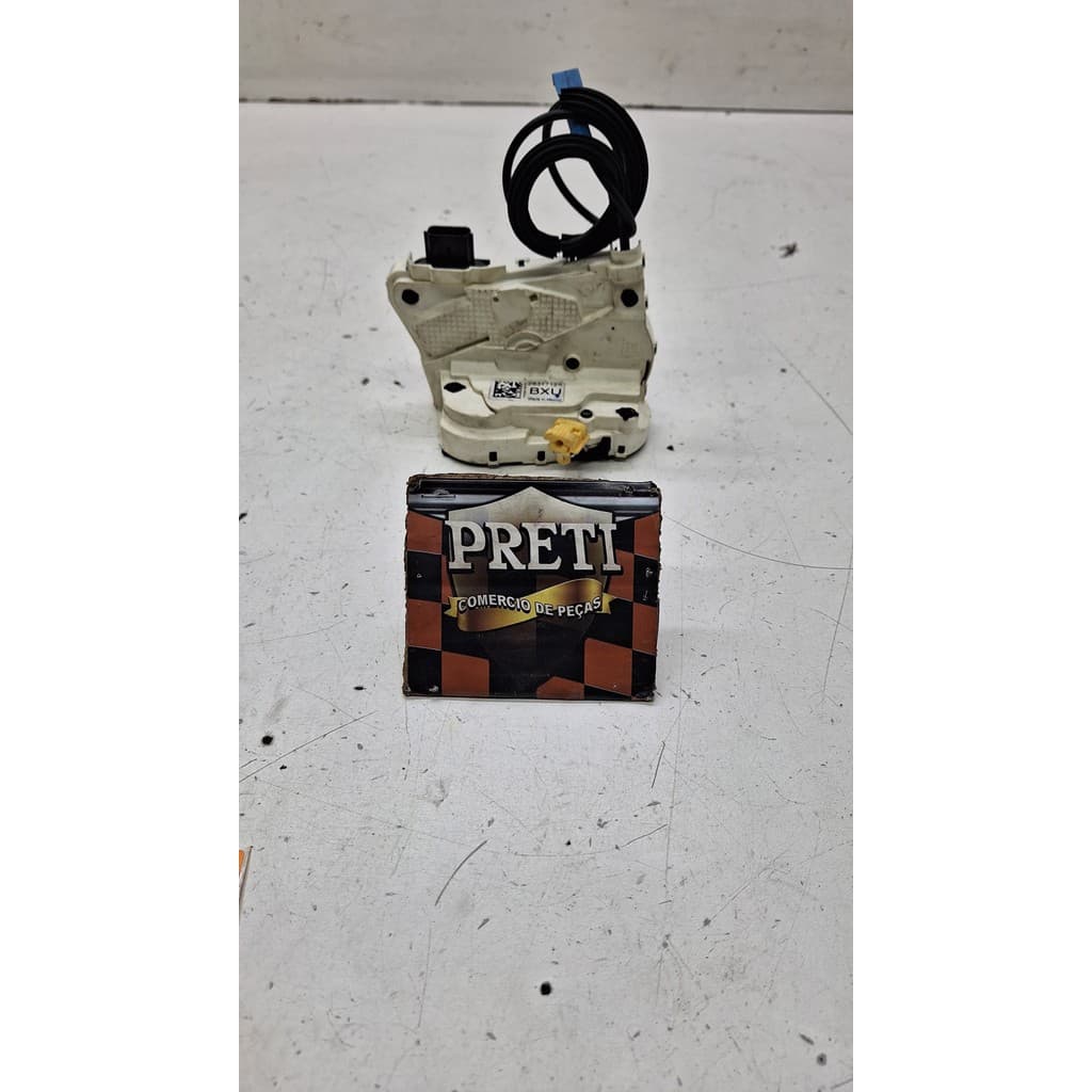 Fechadura De Porta Dianteira Direita Gm Tracker 2020 000