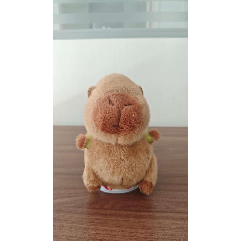 Capivara de Pelúcia Elétrica com Mochila de Tartaruga - 18cm - Canta, Fala e Repete o que você diz