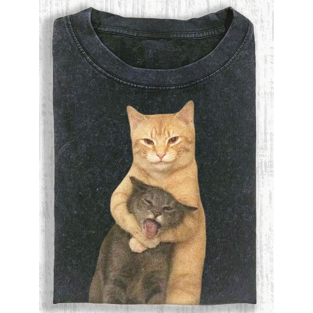 Camiseta Estampada Momento de Briga de Gato Feminina| Marca de Moda Retro Batik de Alta Qualidade, Caimento Solto