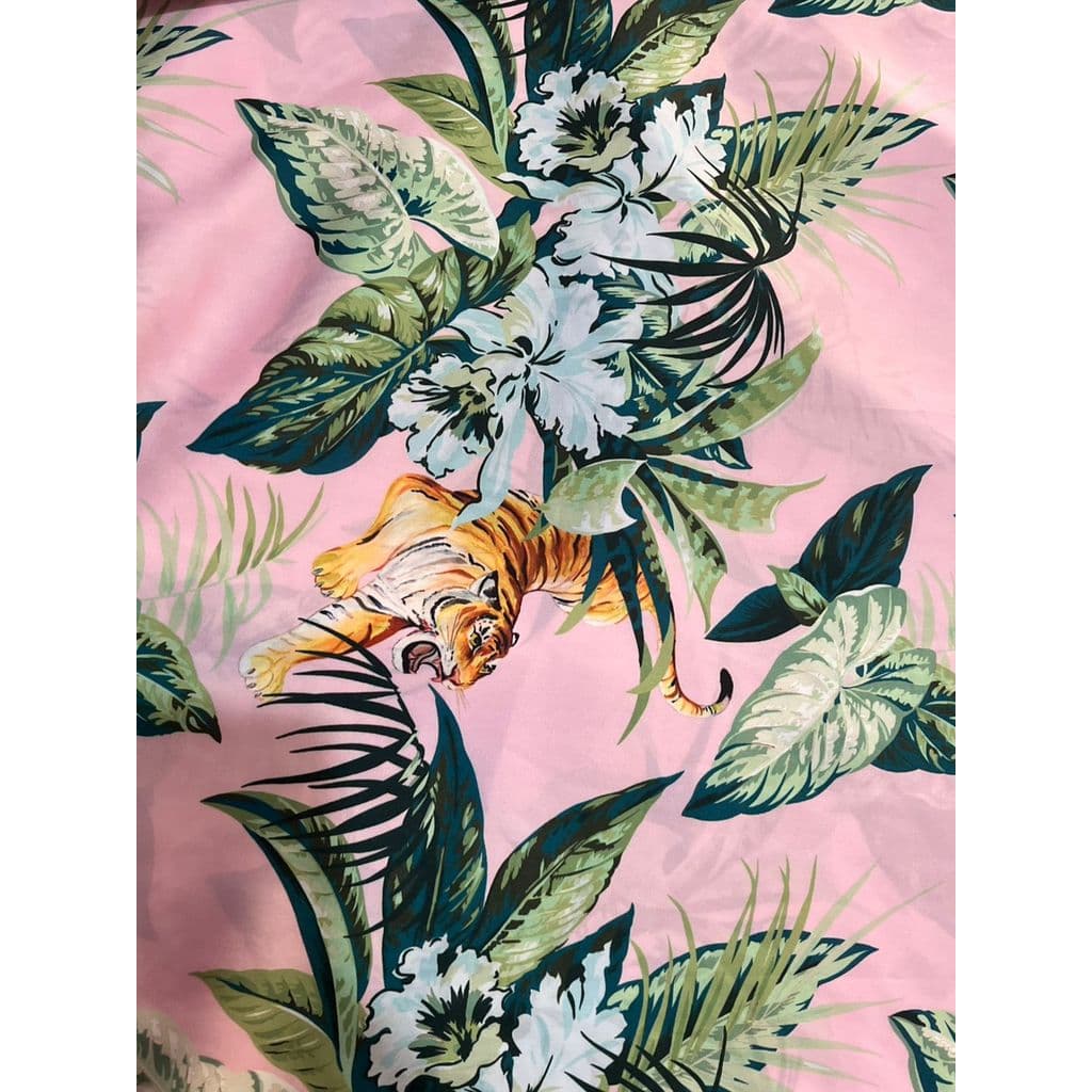 Lenço floral tecido crepinho levíssimo fluido rose elegante