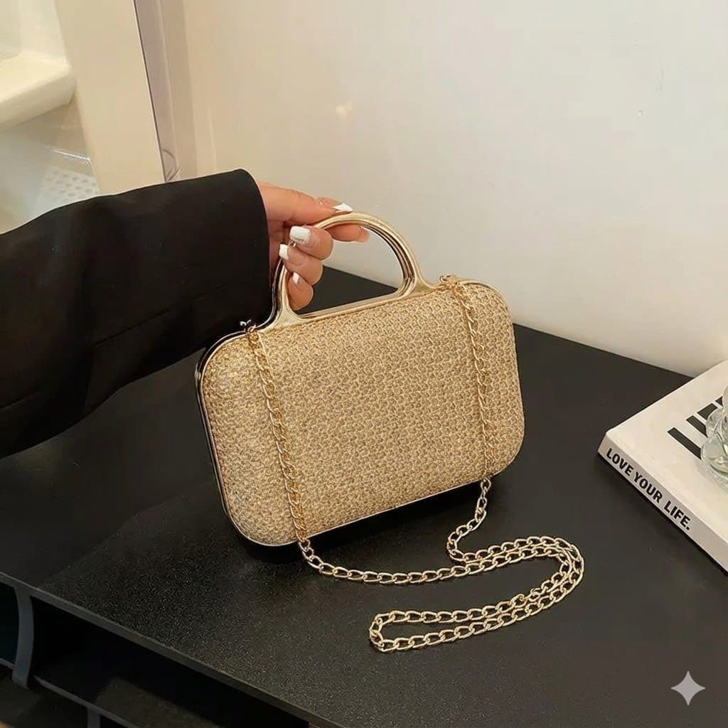 Bolsa Clutch Feminina Festa Luxo Palha Trançada com Corrente Dourada – Bolsa de Mão e Transversal Elegante