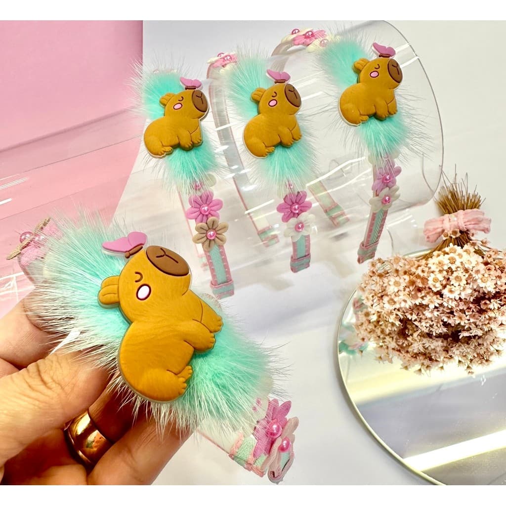 Tiara Capivara Infantil Acessório de Cabelo Divertido Confortável Alta Qualidade