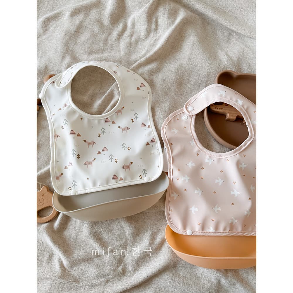 Ins novo estilo dinamarca babador de bebê à prova dwaterproof água comer bolso descartável bebê independente comida comp