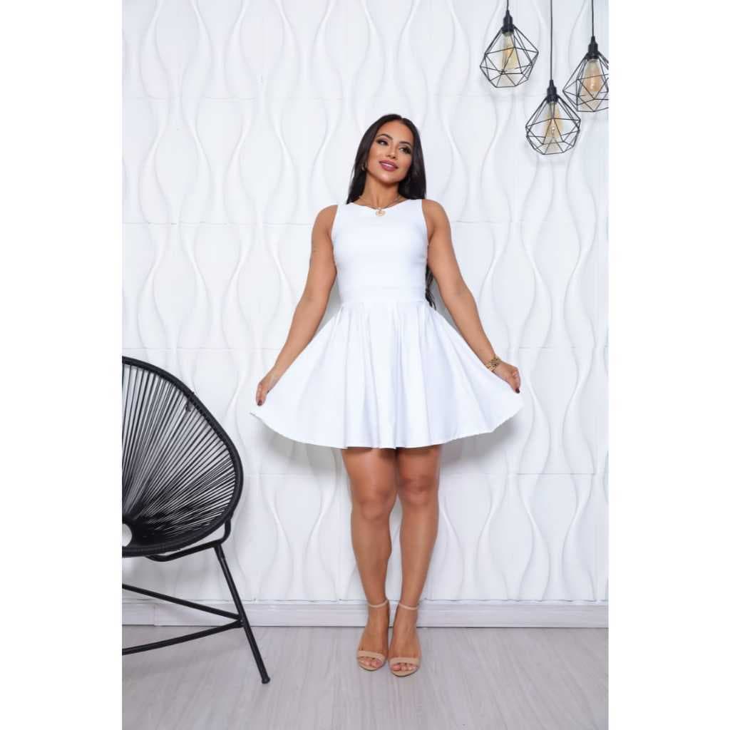 Vestido Curto Formato Buque Rodado Cor Branco