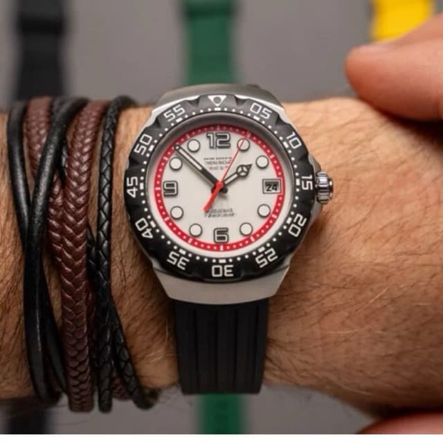 Mega Promoção  Lançamento Relogio TAGF1 40MM Quartz Pulseira de Borracha  + Caixa como brinde