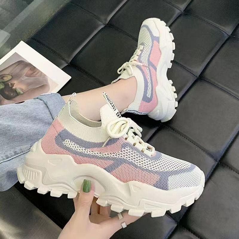 2024 novo estilo primavera verão feminino voando tecido malha tênis de sola grossa luz sapatos casuais correndo pai sapa