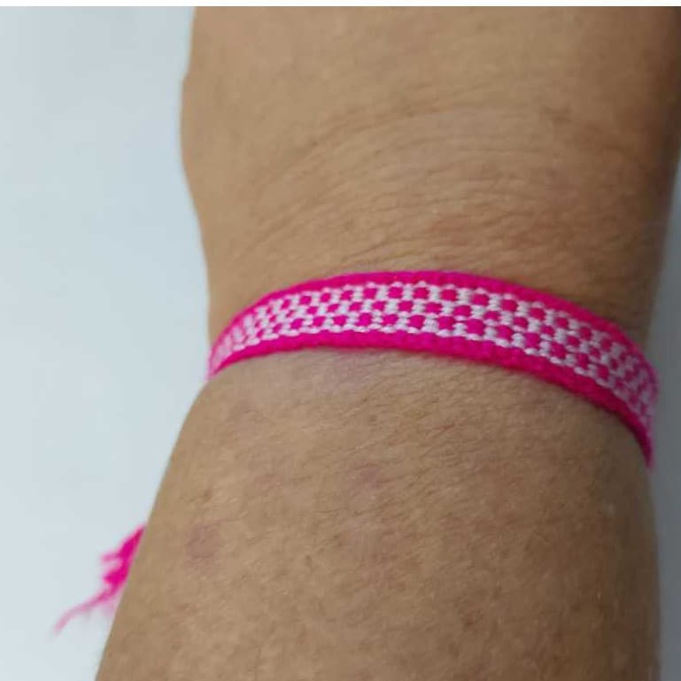 Pulseira hipper -cor rosa de um toque de estilo e personalidade ao seu dia a dia