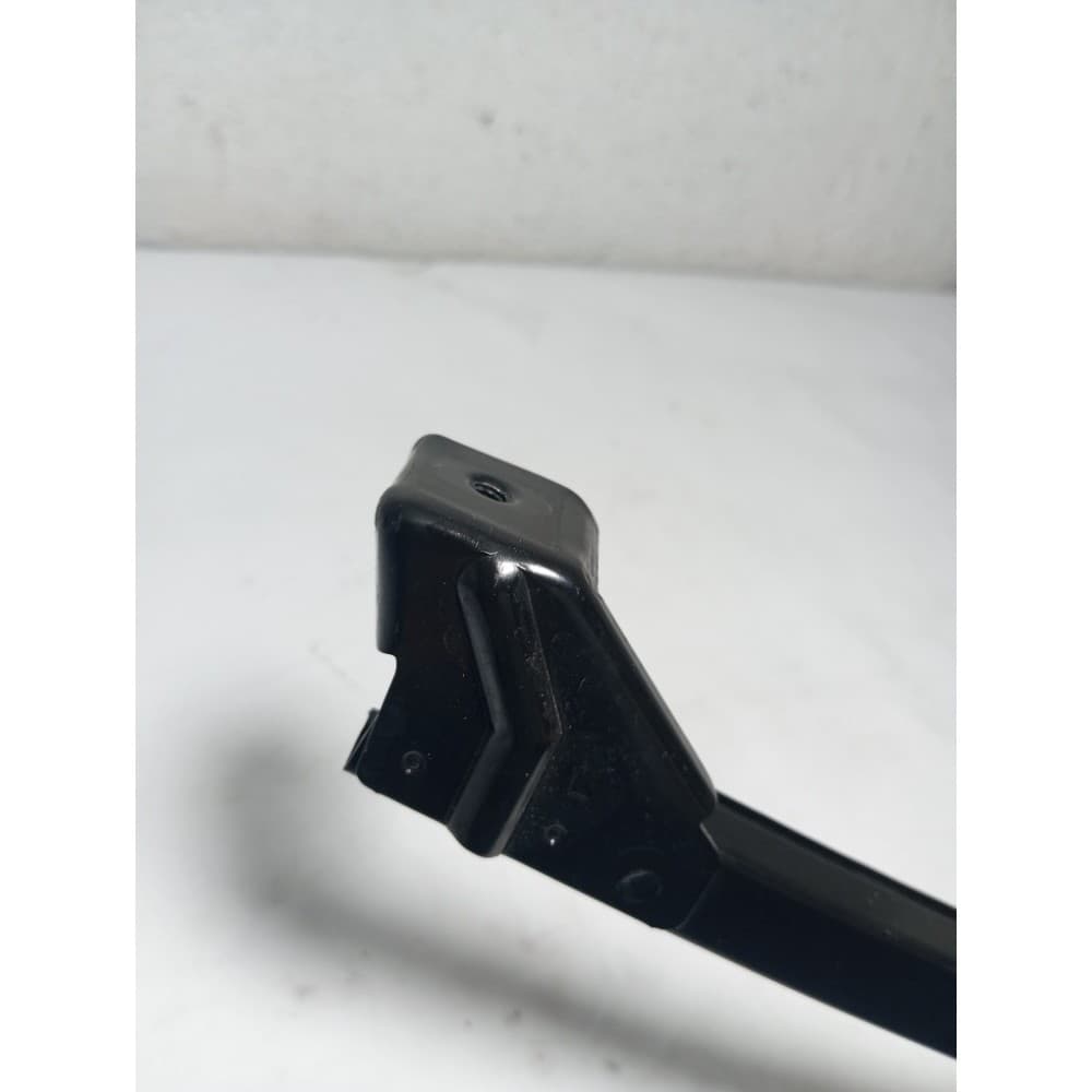Trilho Guia Porta Dianteira Esquerda Nissan March 2018 Orig Preto