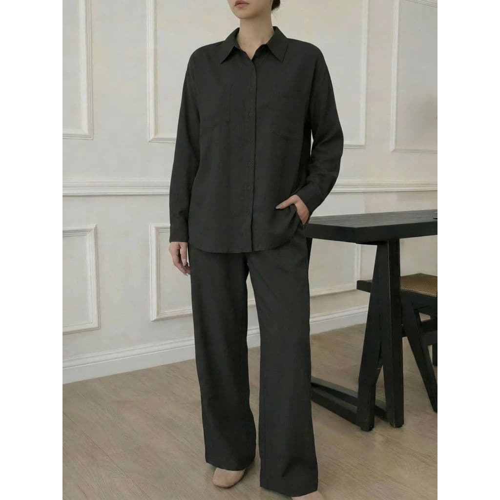 REF：AS1935 - Conjunto，Este conjunto feminino inclui uma camisa e calças de cintura alta e corte reto