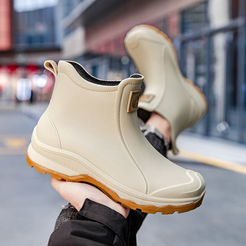 Botas de chuva masculinas elegantes com solas grossas, resistentes ao desgaste e confortáveis, adequadas para uso ao ar