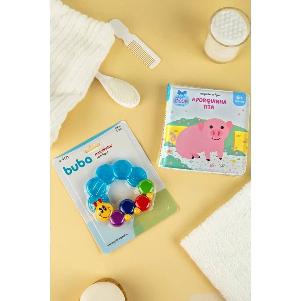 Kit Bebê Presente – Livro de Banho A Porquinha Tita + Mordedor Centopeia | Brinquedo Sensorial para Bebês