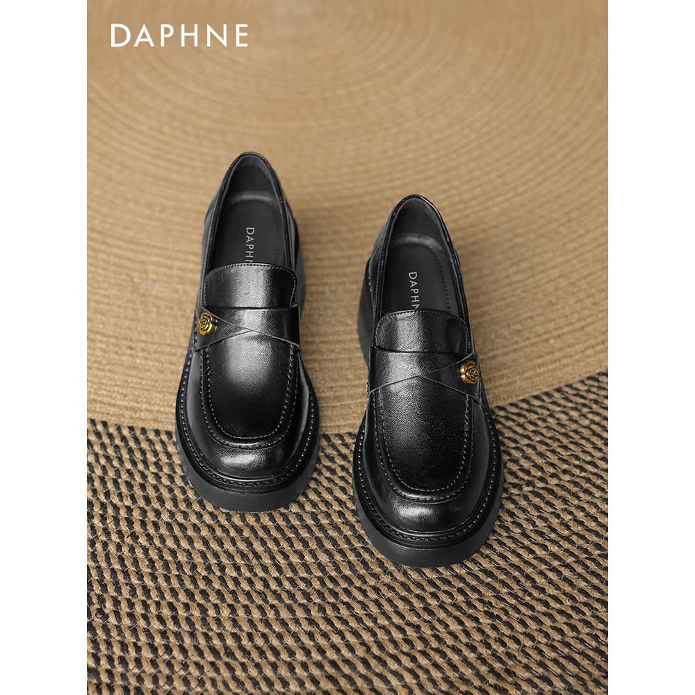 Daphne camélia mocassins de salto alto feminino verão 2026 novo estilo preto pequenos sapatos de couro deslizamento em s