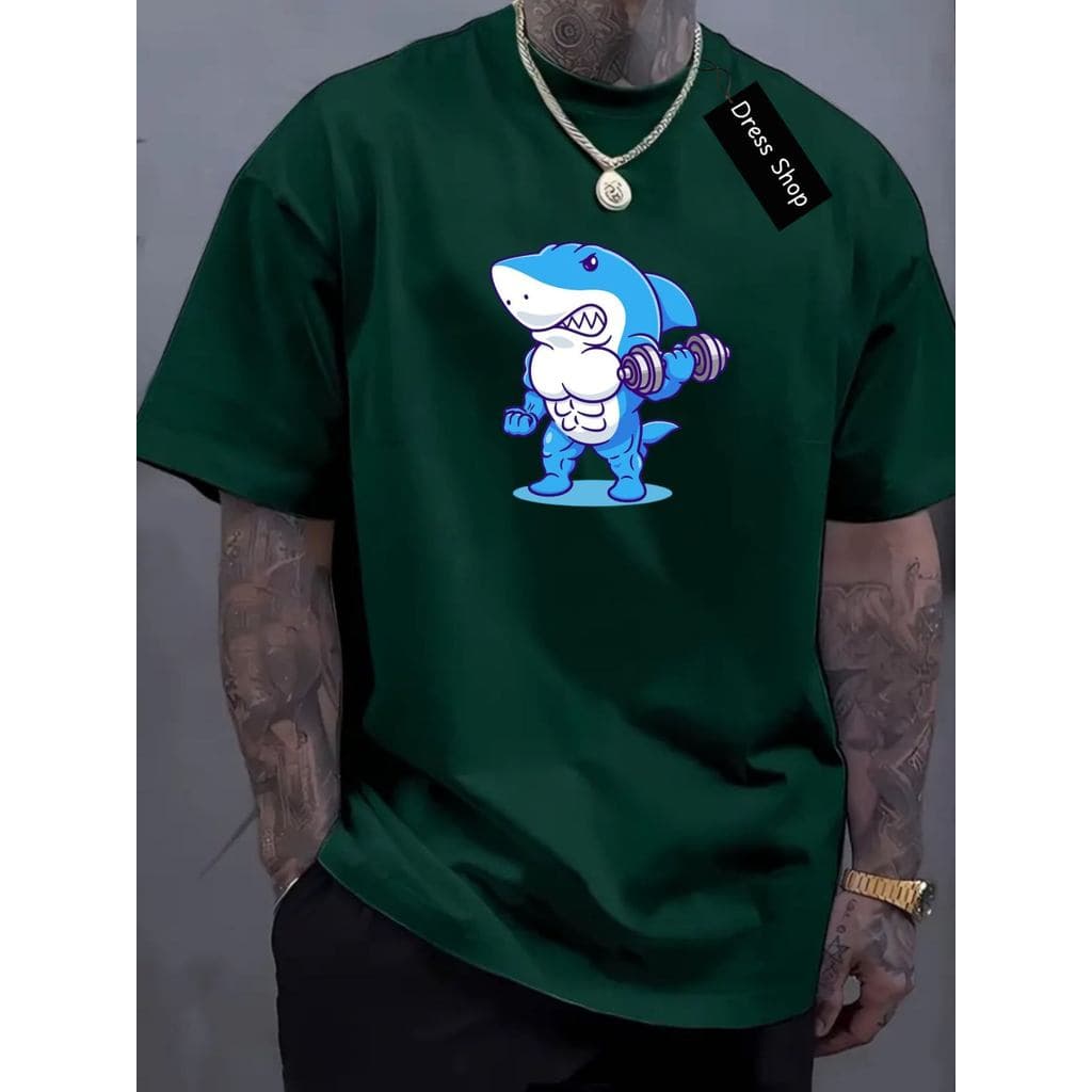 Camiseta Masculina estampada TUBARÃO COM ANINHA NA ACADEMIA