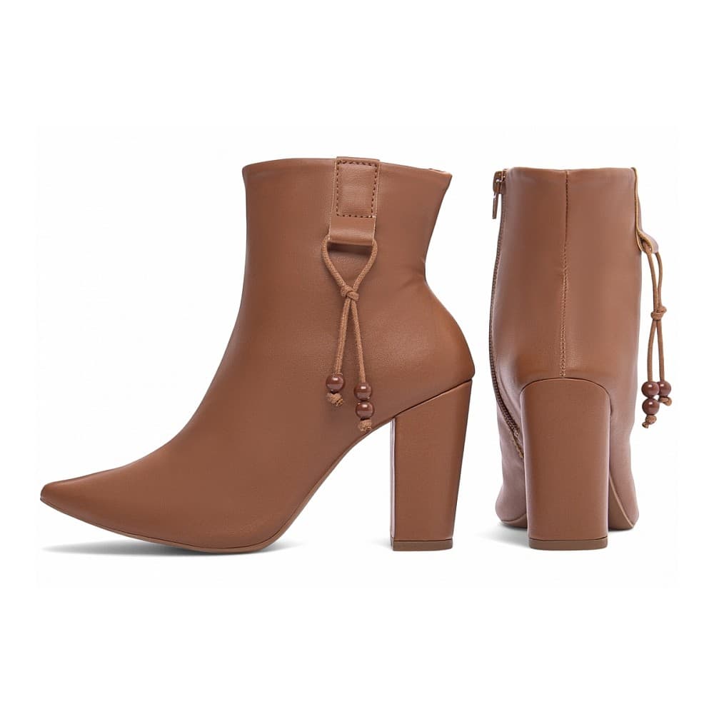 Bota Cano Curto Salto Alto Grosso Bico Fino Caramelo