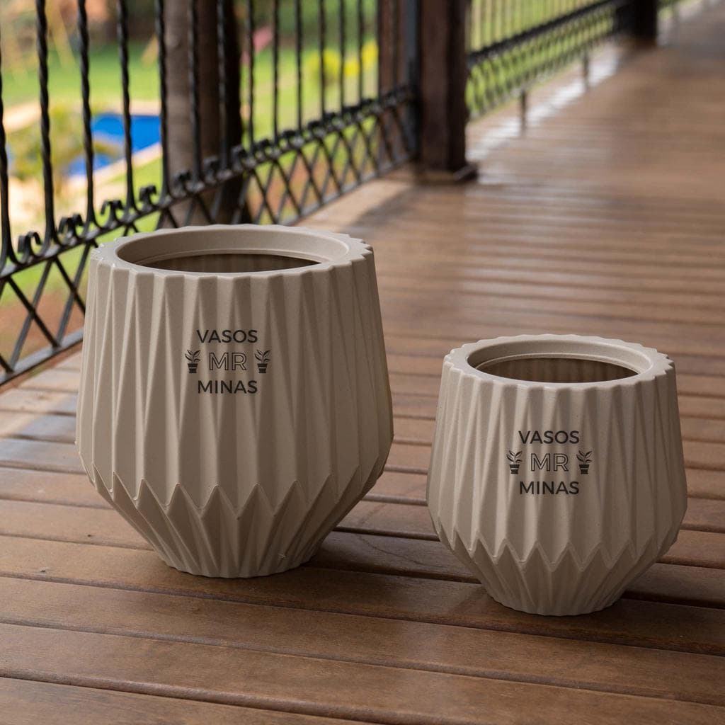 Conjunto com 2 Vasos Decorativos Geométricos Tamanhos Pequeno e Médio Polietileno Durável Ideal para Plantas e Decoração