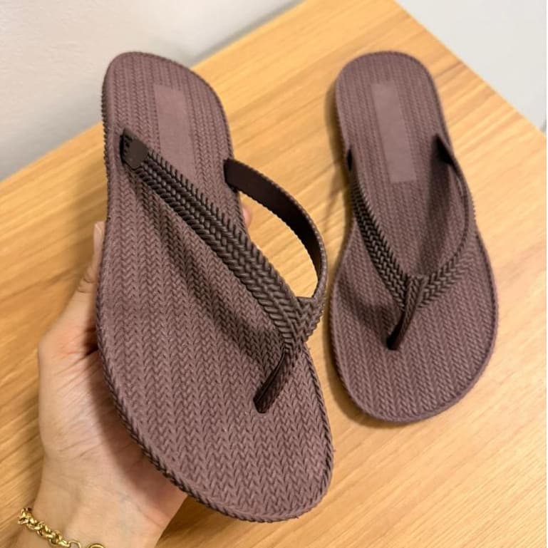 Chinelo Premium Trançado com Detalhe em ABS rasteira confortável
